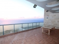 Penthouse à vendre à Netanya, situé en première ligne de mer.